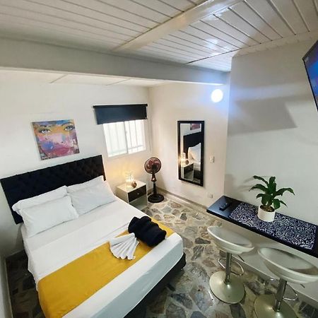 Vip Apartasuites Rosales Medellín Eksteriør bilde
