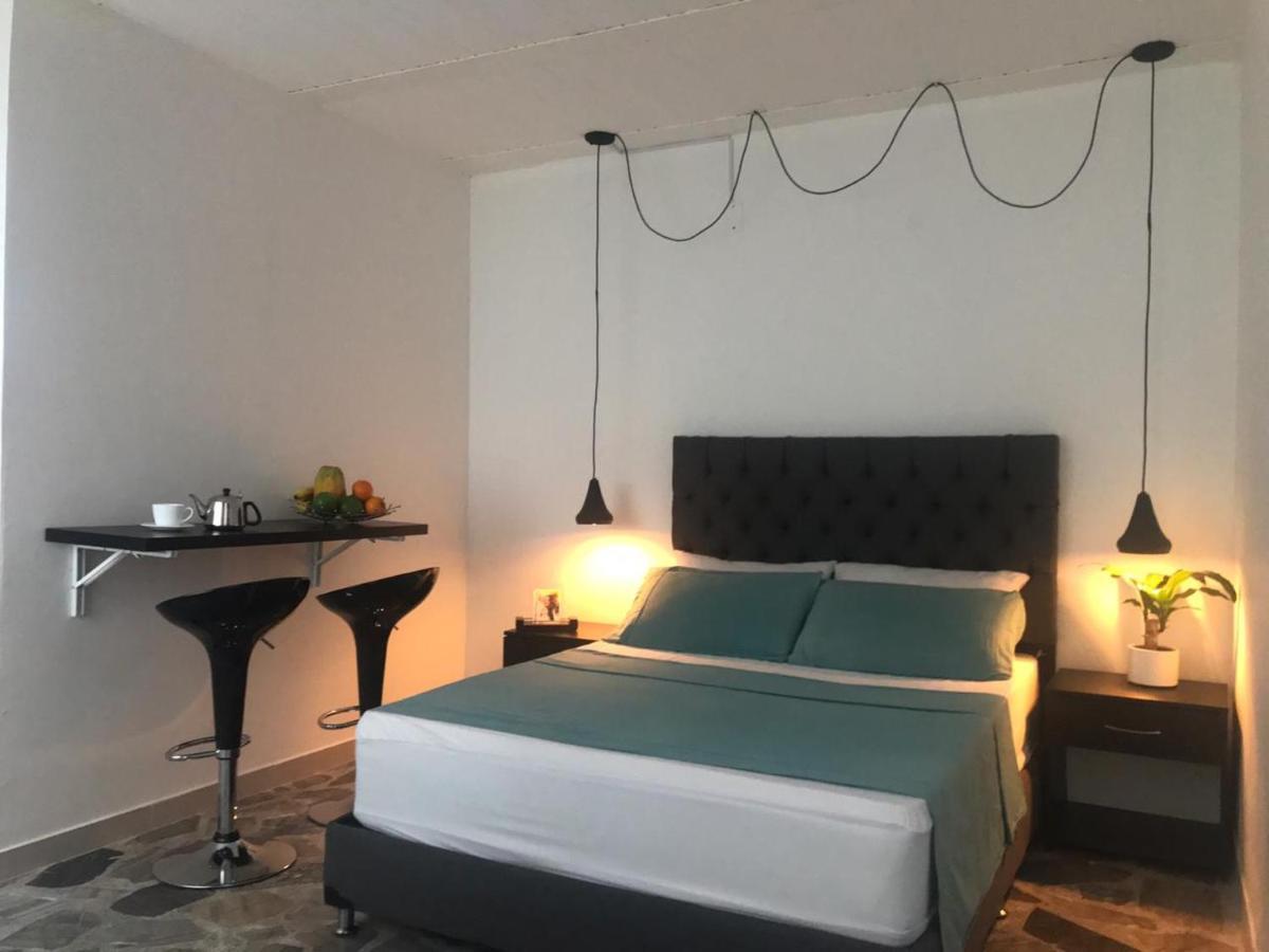 Vip Apartasuites Rosales Medellín Eksteriør bilde