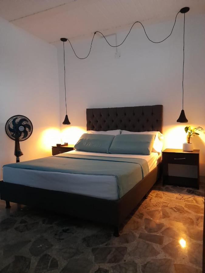 Vip Apartasuites Rosales Medellín Eksteriør bilde