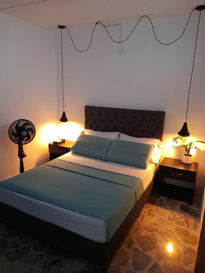 Vip Apartasuites Rosales Medellín Eksteriør bilde